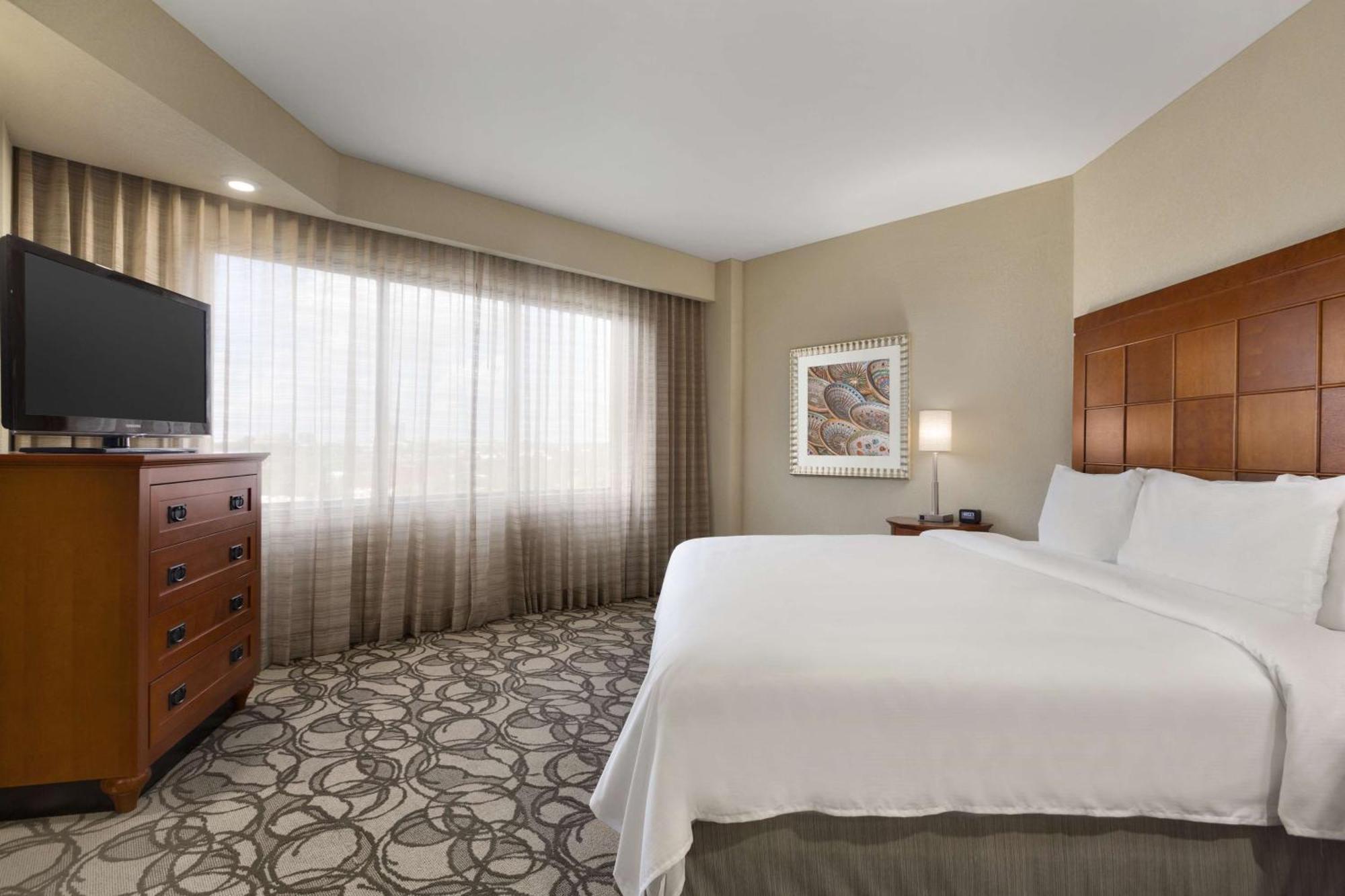 Corner Suite with Two Double Beds - Non-Smoking,1551411553:JPEG
